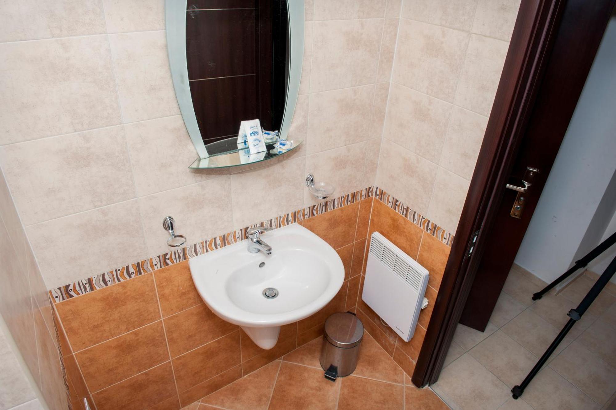 Alpine Lodge Bansko Apartments Ngoại thất bức ảnh
